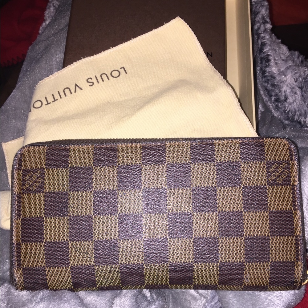 Louis Vuitton Damier Ebene Zippy Wallet